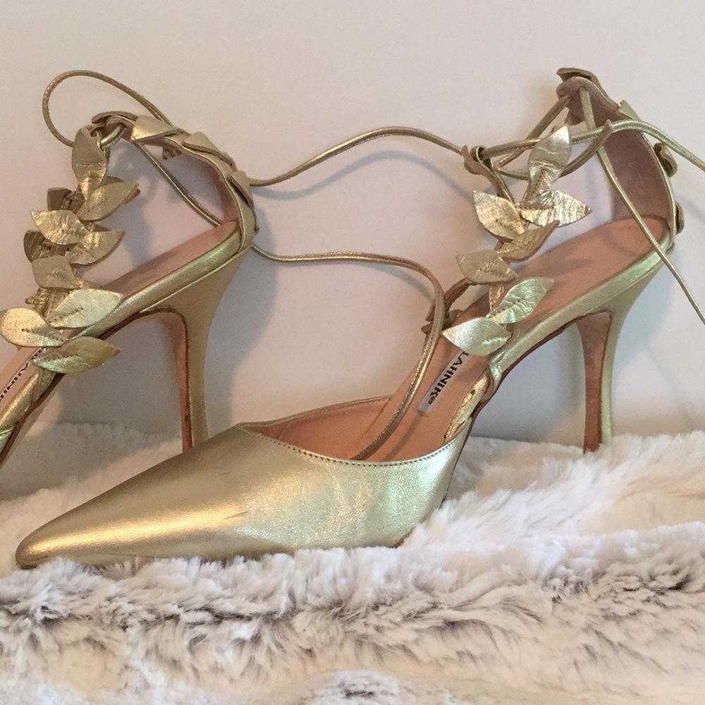 Manolo Blahnik gold goddess shoes 8b